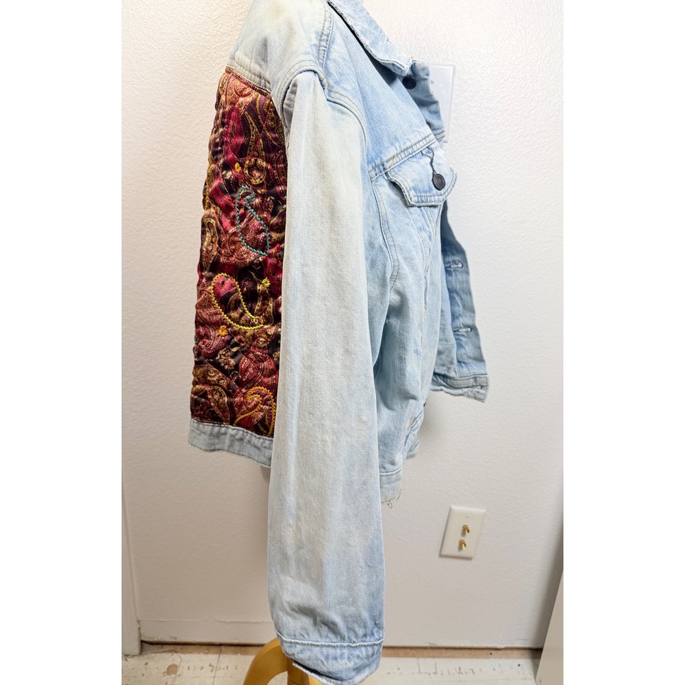 Free People Light Wash Denim Jacket Quilted Paisley Embroidered Back ML ML/G - Picture 7 of 10